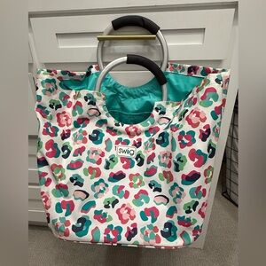 Swing tote